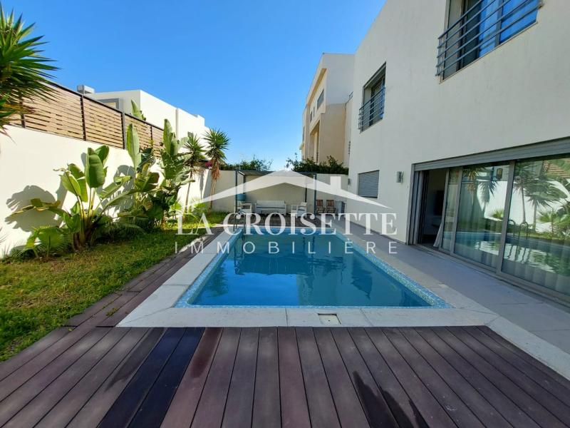 Triplex S+3 avec piscine à Gammarth